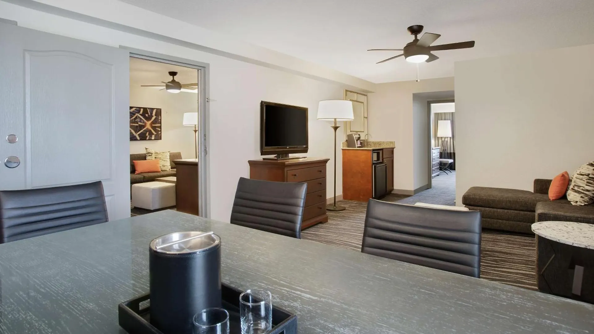 Embassy Suites By Hilton Orlando Airport 3*,